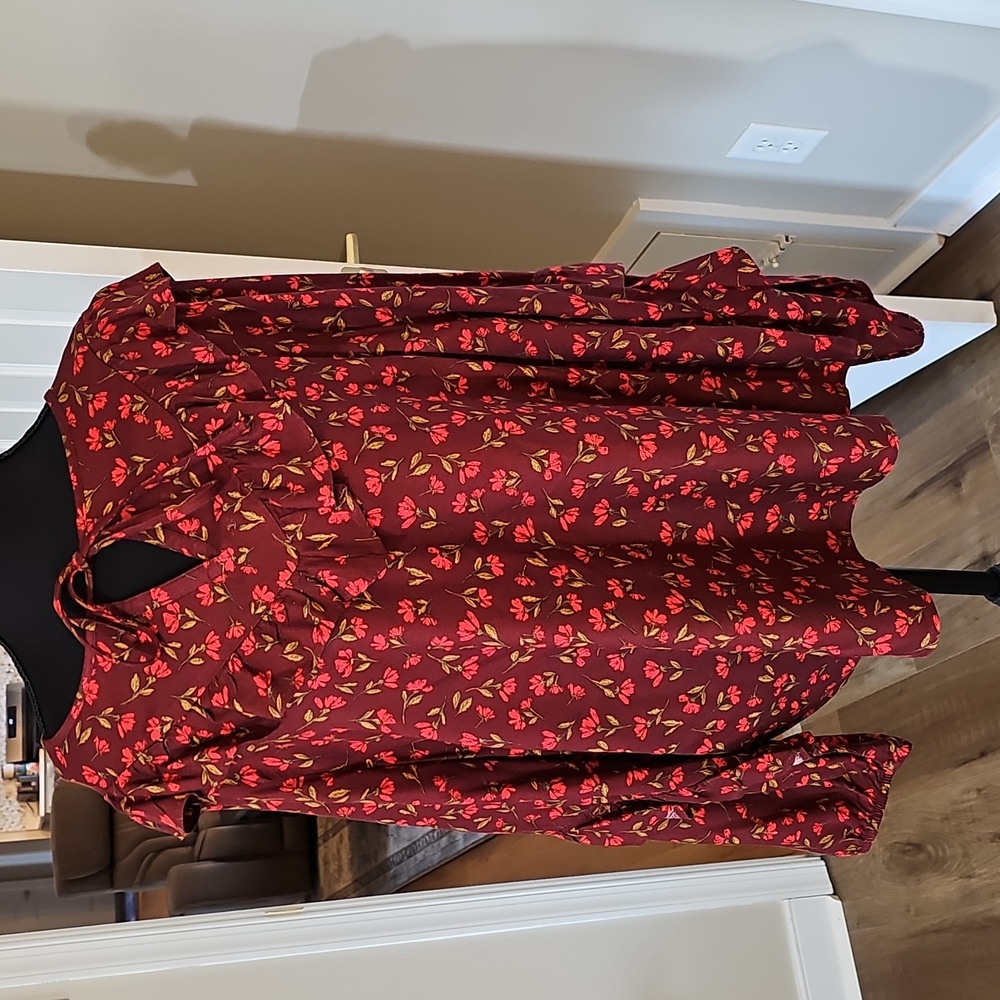 Top - Picture 3 of 16